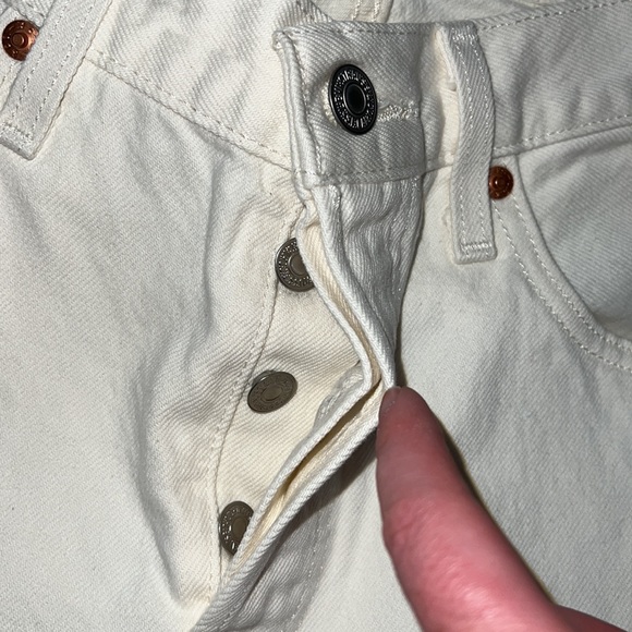 Levi’s Love Trip 501 90s Mid-Rise Button Fly Jean Stonewashed White Size 26/30 - Picture 7 of 13